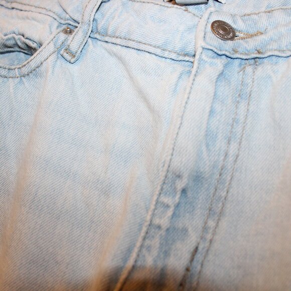 Forever 21 Premium Light Wash Relaxed Fit Jean - Size 29 - Picture 5 of 11